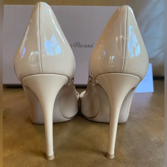 Gianvito Rossi
Vernice Nude Pumps / Heels - Picture 6 of 12